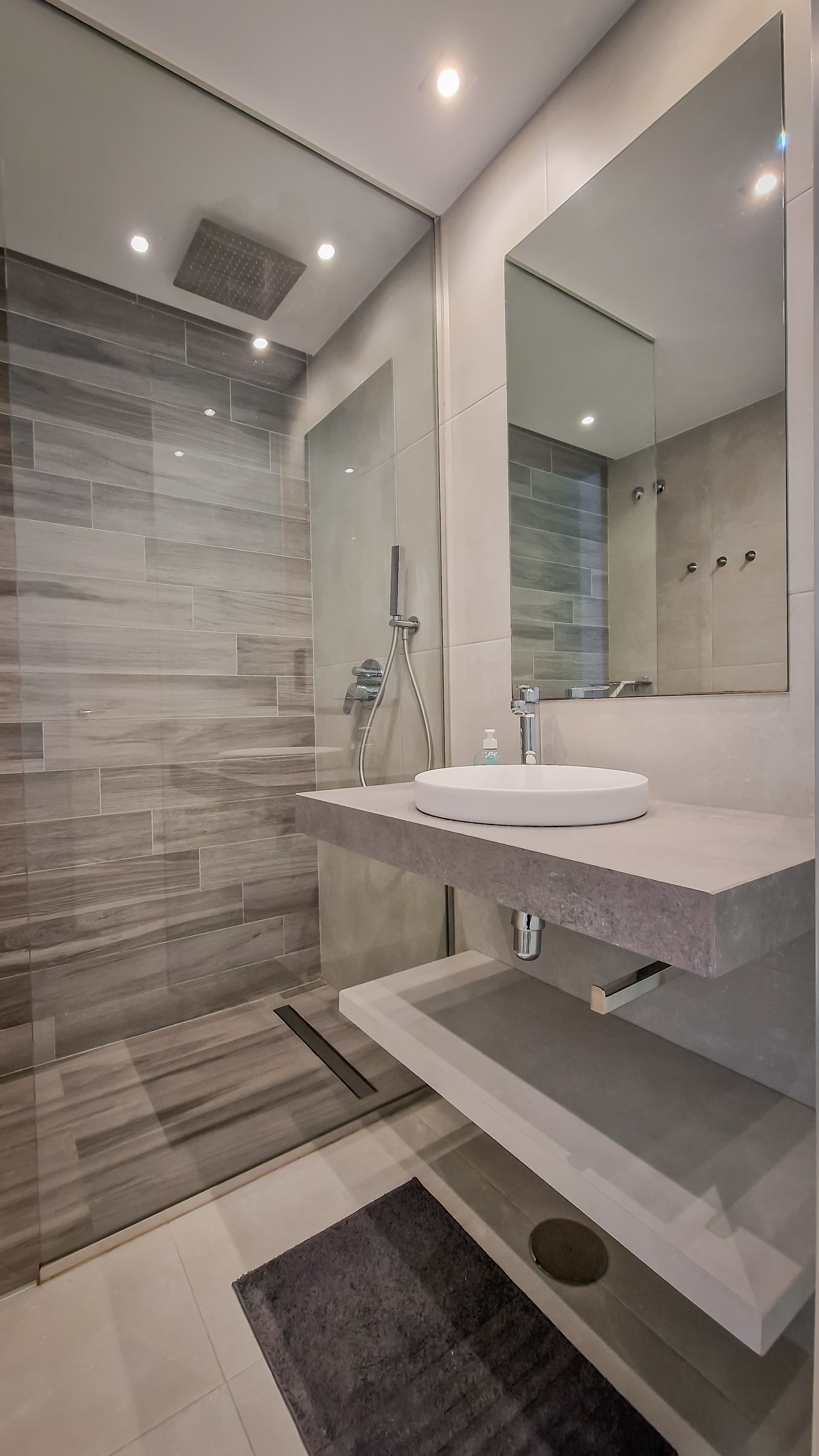 Bathroom 2 detail