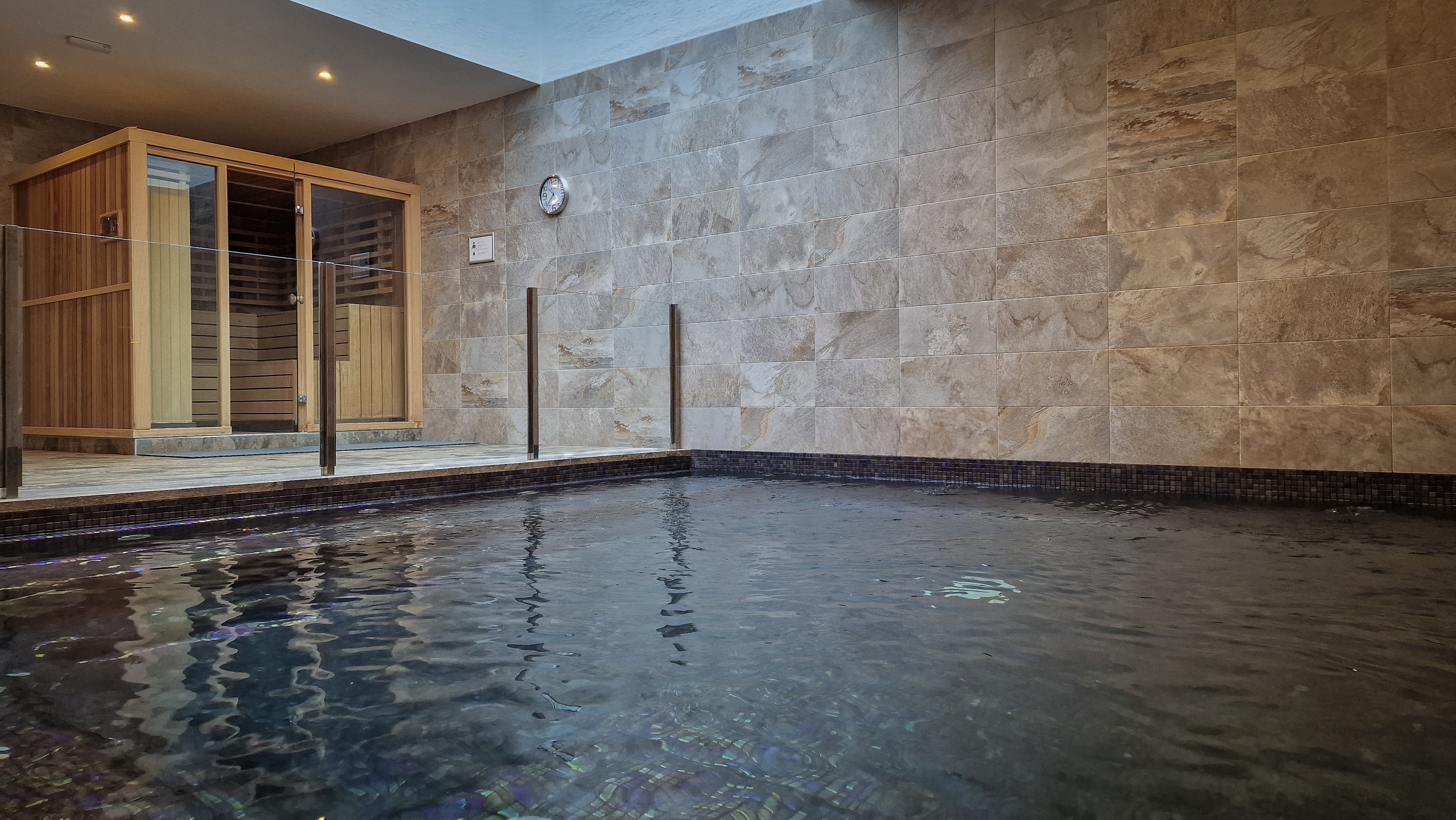 Whirlpool & sauna 2